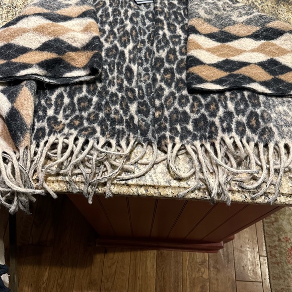 Shall Wrap - Picture 2 of 6